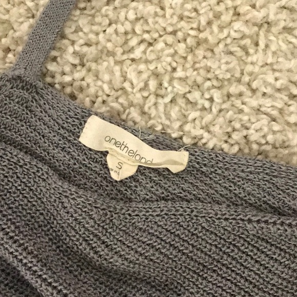 OnetheLand open back knit sweater top crossover & cropped - Picture 3 of 4